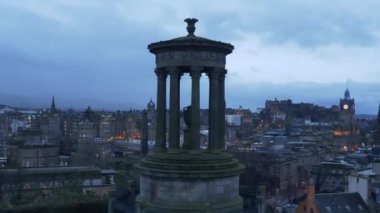 Edinburgh 'daki Calton Hill popüler bir yerdir - Edinburgh, İskoçya - 10 Ocak 2020