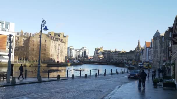 Prachtige wijk Leith in Edinburgh - Edinburgh, Schotland - 10 januari 2020 — Stockvideo