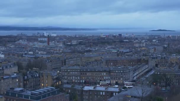 Edinburgh ve Leith üzerindeki hava manzarası - Edinburgh, İskoçya - 10 Ocak 2020 — Stok video