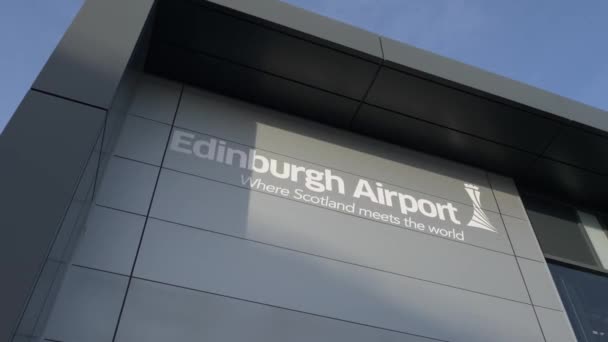 Aeroporto de Edimburgo na Escócia - EDINBURGH, SCOTLAND - JANEIRO 10, 2020 — Vídeo de Stock