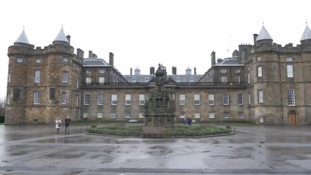 Palacio de Holyroodhouse en Edimburgo — Vídeo de stock