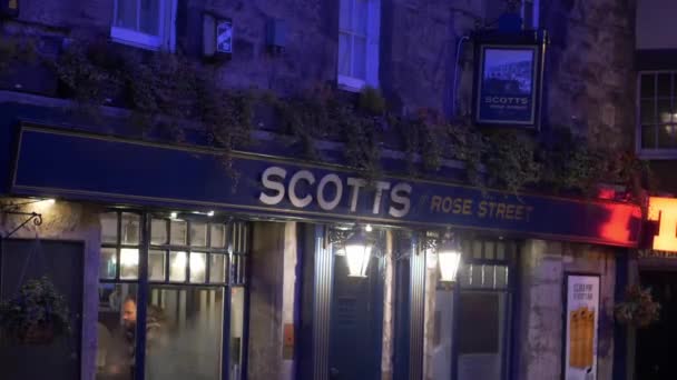 爱丁堡玫瑰街的苏格兰人酒吧 — 图库视频影像