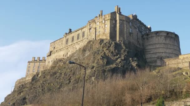 Edinburský hrad na Castlerocku - úžasný výhled za slunečného dne — Stock video