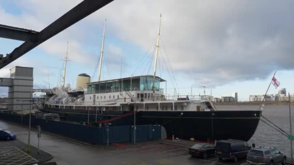 Royal Yacht Britannia in Edinburgh - Edinburgh, Scotland - 10. ledna 2020 — Stock video