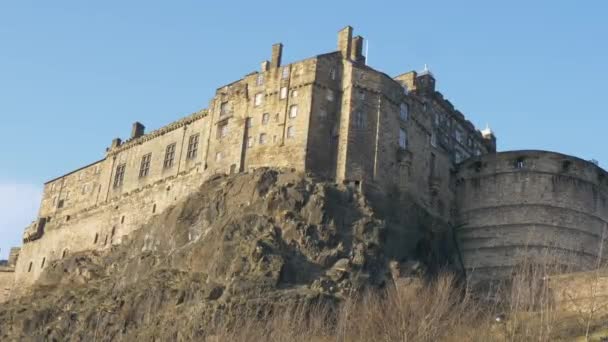 Castello di Edimburgo su Castlerock - splendida vista in una giornata di sole — Video Stock