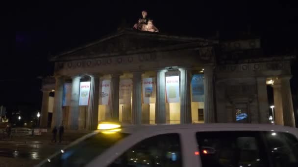 The Royal Scottish Academy in Edinburgh by night — Stock Video