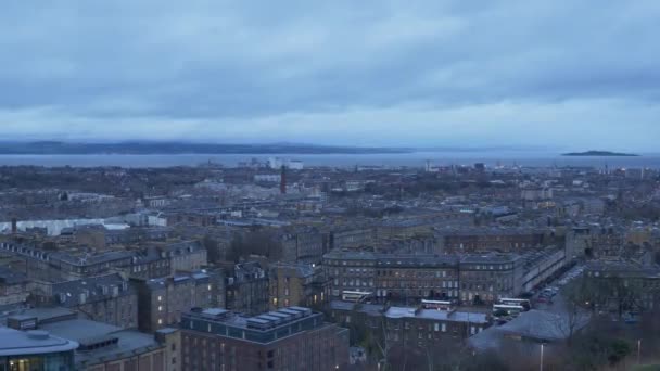 Vista aérea sobre Edimburgo e Leith - EDINBURGH, SCOTLAND - JANEIRO 10, 2020 — Vídeo de Stock
