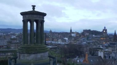 Edinburgh 'daki Calton Hill popüler bir yerdir - Edinburgh, İskoçya - 10 Ocak 2020
