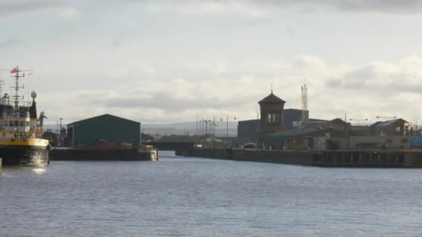 오션 터미널 리스에 있는 에딘 버러 항구 — 비디오