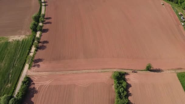 Lot Nad Farmami Słoneczny Dzień Zdjęcia Lotnicze Dronem — Wideo stockowe