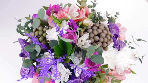 Sale of wondrous, artfully executed bouquets — Stock Video