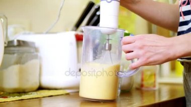 Mutfak tarifi omlet, sağlıklı gıda, pişirmek kolay fırçalamak birlikte,