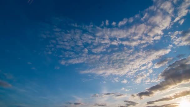 Vueltas de tiempo, nubes corriendo — Vídeos de Stock