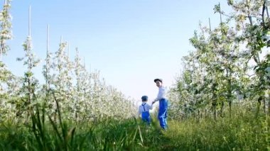 Çok cana yakın kardeşler ve büyüme arasındaki farkı bir engel değil