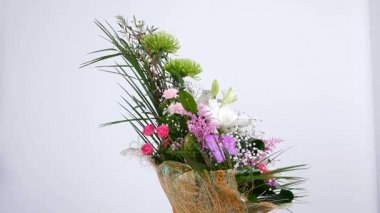 Çiçek, buket, beyaz arka plan, rotasyon çiçek kompozisyon oluşur Phoenix robbeli, okaliptüs, Kasımpatı, gül lydia, karanfil, gypsophila, solidago, lily, Rose kapuçino, Eustoma.