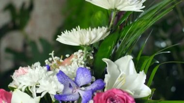 ışık, döndürme, ışınları, yakın çekim, çiçek buketi çiçek kompozisyon Leucadendron, krizantem anastasis, Amaryllis pembe, orkide vanda oluşur,