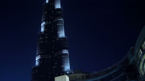DUBAI, ÉMIRATS ARABES UNIS, Émirats arabes unis - 20 NOVEMBRE 2017 : Burj Khalifa, vue de nuit sur le plus haut bâtiment et la structure artificielle au monde . — Video