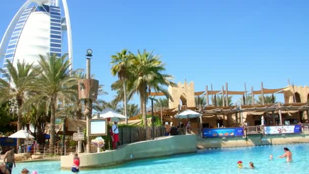 DUBAI, UNITED ARAB EMIRATES, UAE - NOVEMBER 20, 2017: Hotel JUMEIRAH BEACH HOTEL near Burj al Arab. water park Wild Wadi, on the territory of the hotel complex — Stock Video