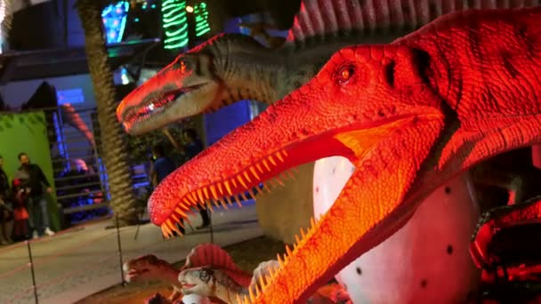 DUBAI, UNITED ARAB EMIRATES, UAE - NOVEMBER 20, 2017: Dinosaur Park at Dubai Garden Glow park, illuminated at night. a lot of different dinosaurs, look alive — Stock Video