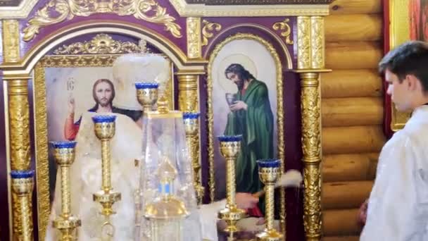 RÉGION DE CHERKASY, UKRAINE, 10 OCTOBRE 2019 : cérémonie à l'église. le rite de consécration de l "Église nouvellement construite par le métropolite Épiphanie, chef de l" Église orthodoxe ukrainienne locale unie — Video