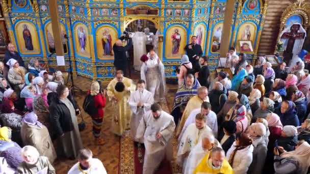 ウクライナ, 2019年10月10日:教会の儀式。首都エピパニーによって新しく建てられた教会の奉献儀式,統一地元のウクライナ正教会の長 — ストック動画