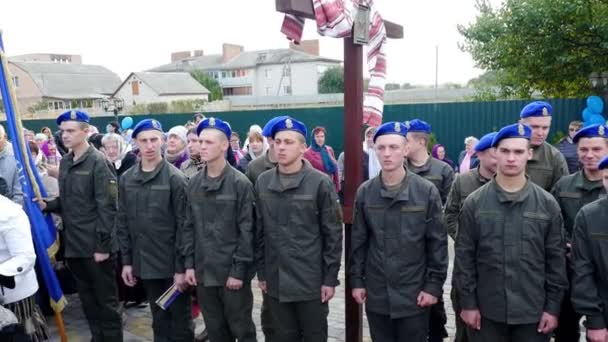 CHERKASY REGION, UKRAINE, OCTOBER 10, 2019: military personnel at the opening and consecration rite of newly built Church by Metropolitan Epiphany, Chervona Sloboda village, Cherkasy region. — Stock Video