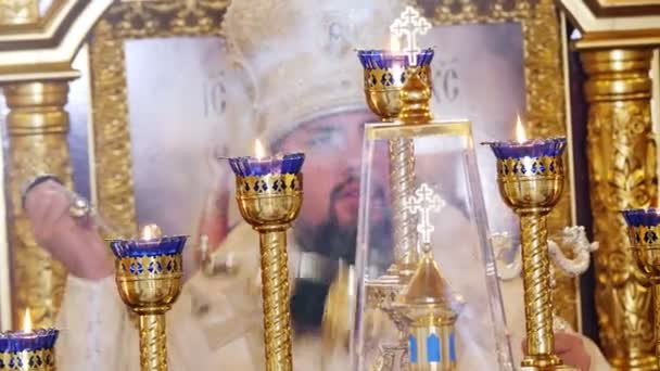 CHERKASY REGION, UKRAINE, OKTOBER 10, 2019: Metropolitan Epiphany, chef för förenade lokala ukrainska ortodoxa kyrkan håller en kyrklig rit, ceremoni . — Stockvideo