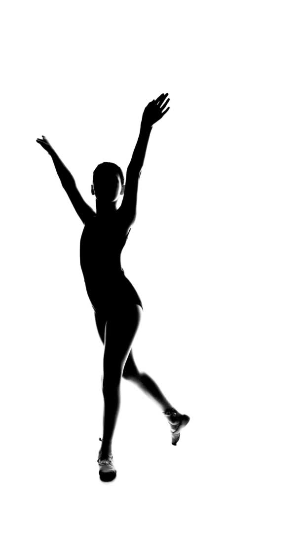 vertikales Video. schwarze Silhouette eines Balletttänzermädchens, isoliert auf weißem Hintergrund. klassische Balletttanzschule.
