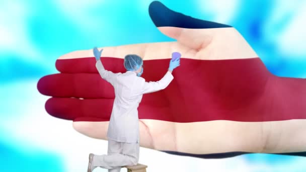 Enfermera en máscara médica y guantes lava la mano grande, pintado en colores de la bandera de Costa Rica. Asistencia estatal para la salud nacional. Lávese las manos concepto. Protección contra virus. Prevención de enfermedades . — Vídeos de Stock