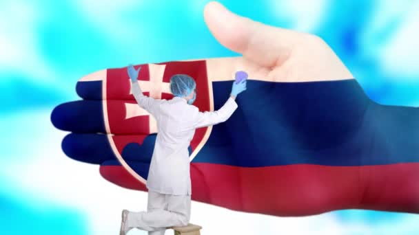Νοσοκόμα στην ιατρική μάσκα και γάντια πλένει μεγάλο χέρι, ζωγραφισμένα σε χρώματα της Σλοβακίας σημαία. Κρατική φροντίδα για την υγεία του έθνους. Πλύνε τα χέρια σου. Προστασία από ιούς. Πρόληψη ασθενειών. — Αρχείο Βίντεο