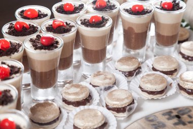 Resepsiyon için tatlı tablosu