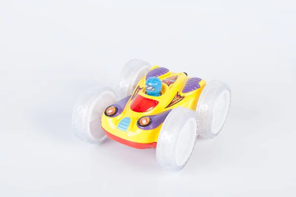 Carro de brinquedo no fundo branco — Fotografia de Stock