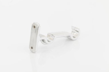 Beyaz arka plan üzerinde perde Polonyalılar için Gümüş destek