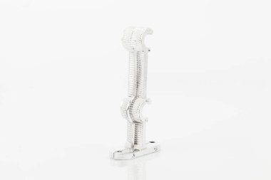 Beyaz arka plan üzerinde perde Polonyalılar için Gümüş destek