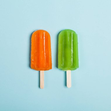 İki lezzetli ve serinletici popsicles 