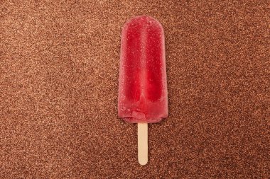 Lezzetli ve serinletici çilek palet parlak renkli arka plan üzerinde