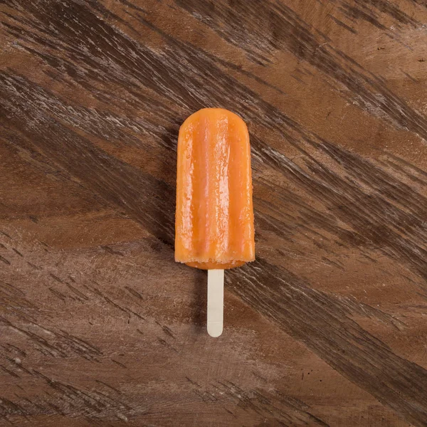 Savoureux et rafraîchissant saveur d'orange popsicle — Photo