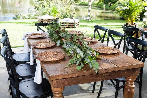 結婚式パーティーのために飾られたテーブルの応接室 — ストック写真