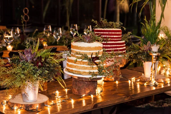 Zwei Kuchen Für Die Hochzeitsfeier Der Nacht — Stockfoto