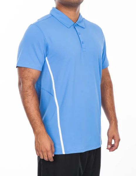白い背景の青いポロシャツ スタイルのスポーツ シャツ — ストック写真