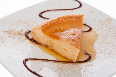 cheesecake tatlı kısmını karamel ile görev yaptı.