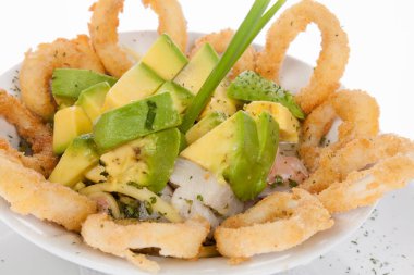 avokado ile deniz ürünleri güveç