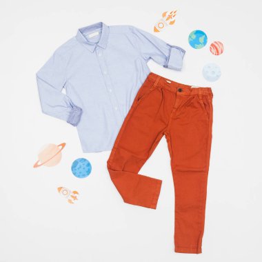 Moda - çocuk giyim seti; Tarafsız arkaplanda fotoğraf.