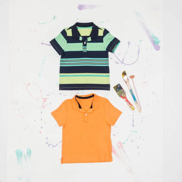 Conjunto Camisas Cores Diferentes Estampas Coloridas Para Crianças — Fotografia de Stock