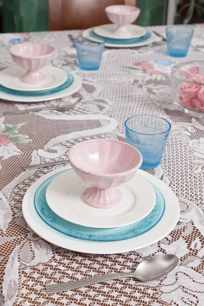 Modern Blue White Dishes Bowl Glass Blue Glass Dining Room — Stock Photo, Image