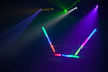 Diskoda ışıklar, gece parti için hazır..