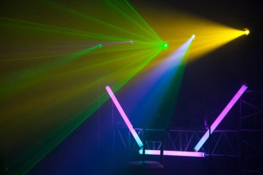 Diskoda ışıklar, gece parti için hazır..