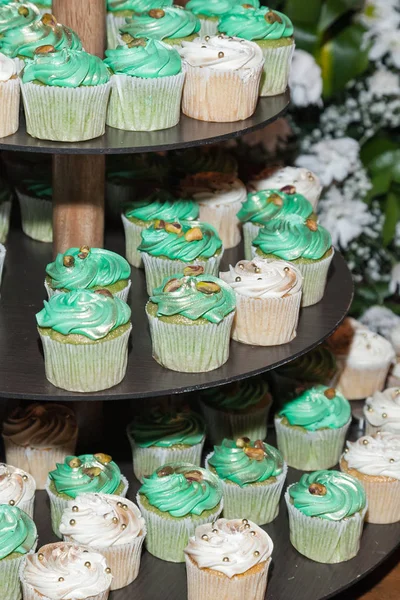 Leckere Mini Kuchen Verschiedenen Geschmacksrichtungen Für Die Feier — Stockfoto