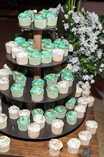 Lekkere Mini Cakes Van Verschillende Smaken Voor Viering — Stockfoto