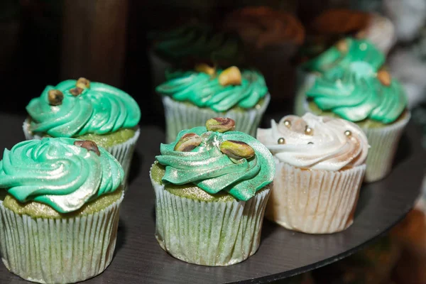 Leckere Mini Kuchen Verschiedenen Geschmacksrichtungen Für Die Feier — Stockfoto